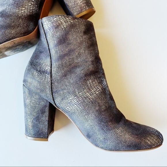 Very G Silver Metallic Boa Print Block Heel Booties Size US 9.5 - Picture 9 of 14